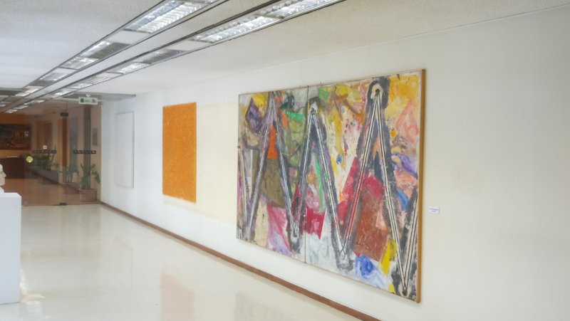 Φοιτητές της Καλών Τεχνών έστησαν γλυπτά έξω από το γραφείο του Τσακαλώτου [εικόνες] | iefimerida.gr 1