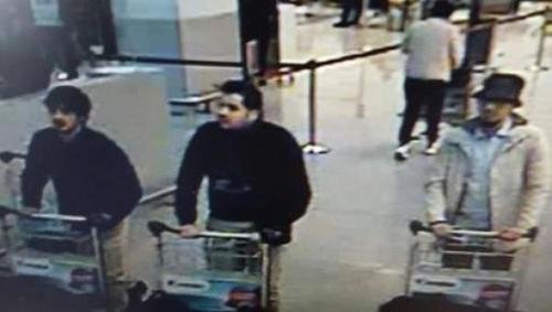 Η πρώτη φωτογραφία των υπόπτων για τη βομβιστική επίθεση στις Βρυξέλλες, μέσα στο αεροδρόμιο | iefimerida.gr 1