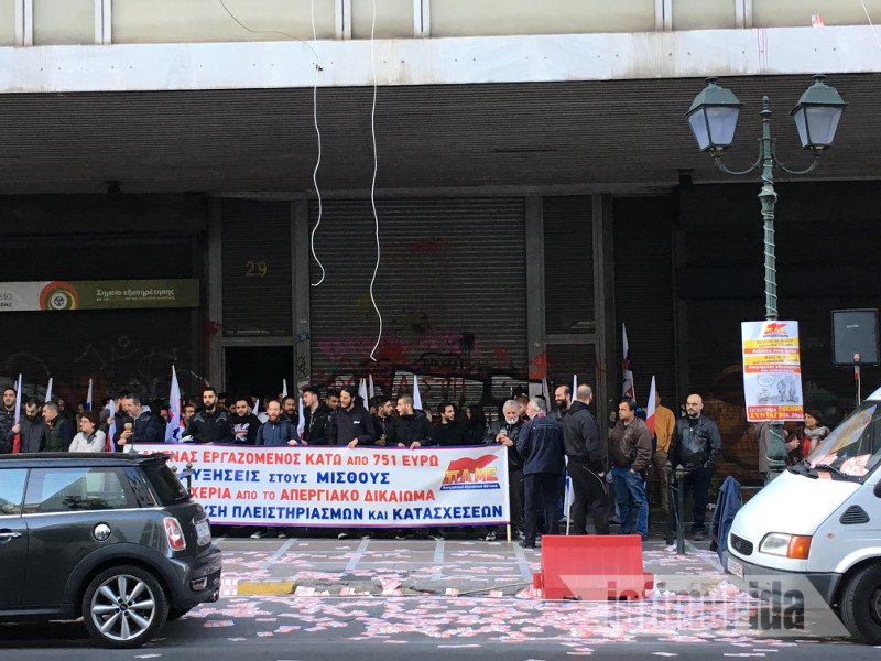 Κατάληψη στο υπουργείο Εργασίας από το ΠΑΜΕ [εικόνες & βίντεο] | iefimerida.gr 0