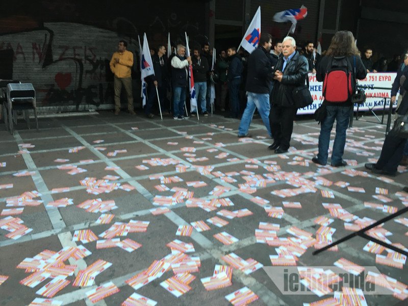 Κατάληψη στο υπουργείο Εργασίας από το ΠΑΜΕ [εικόνες & βίντεο] | iefimerida.gr 2