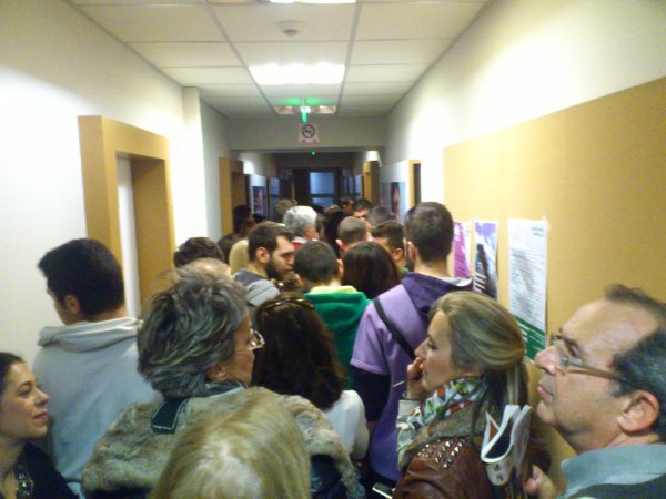 Στις κάλπες σήμερα το ΠΑΣΟΚ – Ουρές σχημάτισαν στην Ιπποκράτους [εικόνα] | iefimerida.gr 0