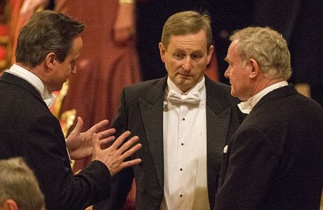 Ενας πρώην διοικητής του ΙRΑ στο παλάτι με την βασίλισσα Ελισάβετ: Πώς αλλάζουν οι καιροί [εικόνες] | iefimerida.gr 1