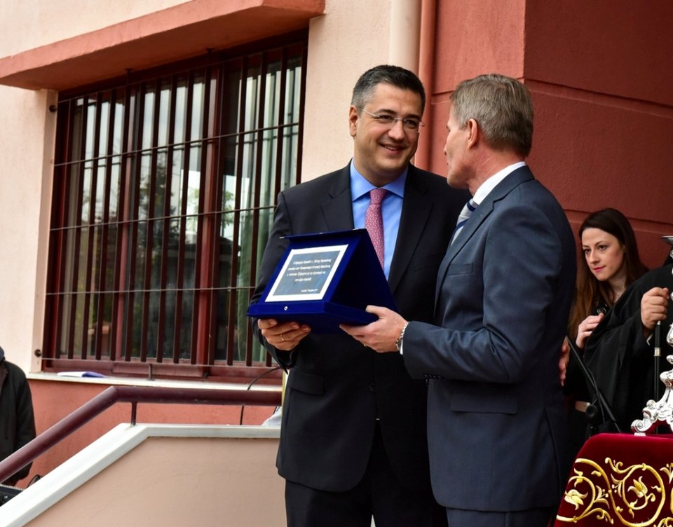 Ο Αρχιεπίσκοπος Ιερώνυμος εγκαινίασε το νέο δημοτικό σχολείο στον Λαγκαδά [εικόνες] | iefimerida.gr 2