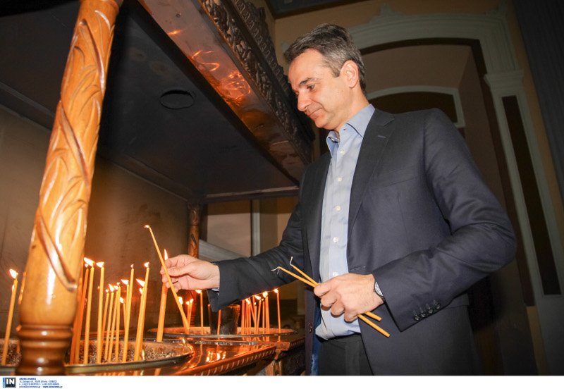 Στο Ηράκλειο ο Μητσοτάκης: Του είπαν μαντινάδες, τον κέρασαν ρακές [εικόνες] | iefimerida.gr 6