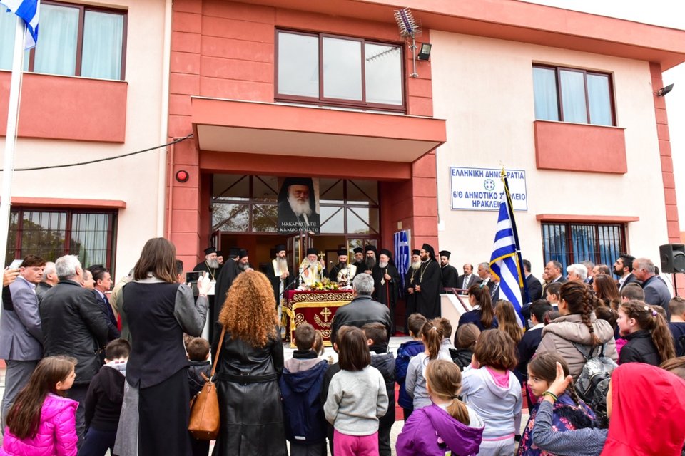Ο Αρχιεπίσκοπος Ιερώνυμος εγκαινίασε το νέο δημοτικό σχολείο στον Λαγκαδά [εικόνες] | iefimerida.gr 4
