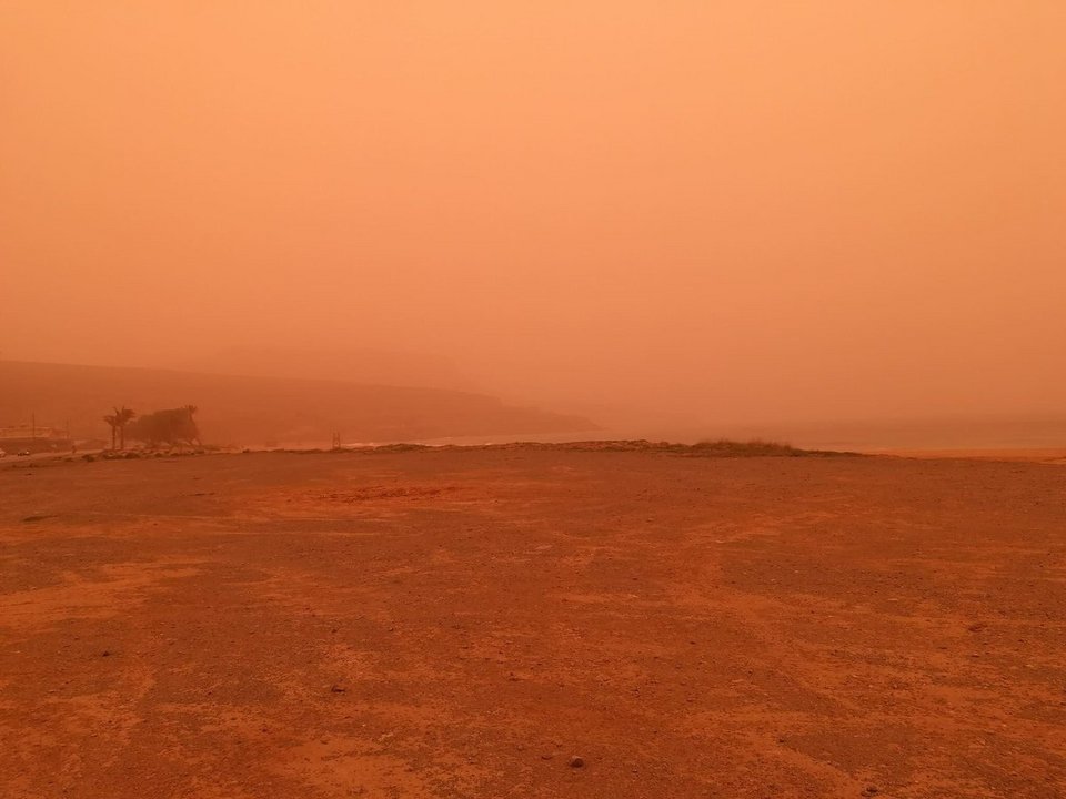 Πρωτοφανείς εικόνες: «Πνίγηκε» η Κρήτη από την αφρικανική σκόνη -Εφτασε μέχρι την Ηλεία [εικόνες & βίντεο] | iefimerida.gr 16