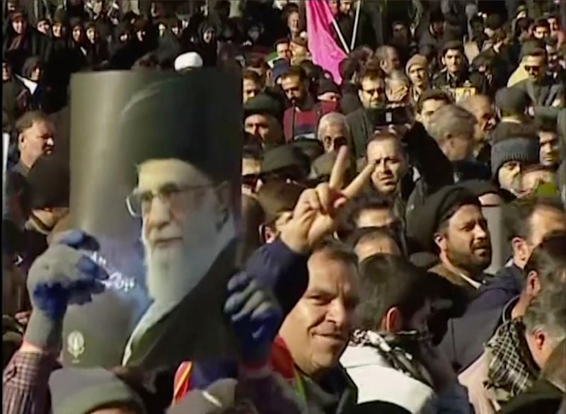 Νέες φιλοκυβερνητικές διαδηλώσεις πραγματοποιήθηκαν σήμερα στο Ιράν | iefimerida.gr 0