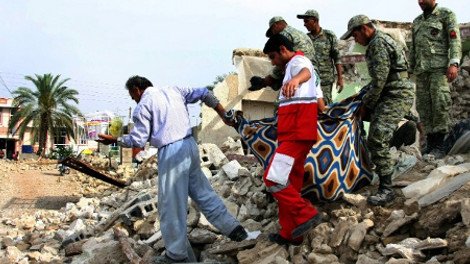 Σκηνές Aποκάλυψης στο Ιράν – Φόβοι για εκατοντάδες νεκρούς από το φονικό σεισμό [εικόνες] | iefimerida.gr 5