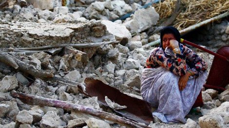 Σκηνές Aποκάλυψης στο Ιράν – Φόβοι για εκατοντάδες νεκρούς από το φονικό σεισμό [εικόνες] | iefimerida.gr 2