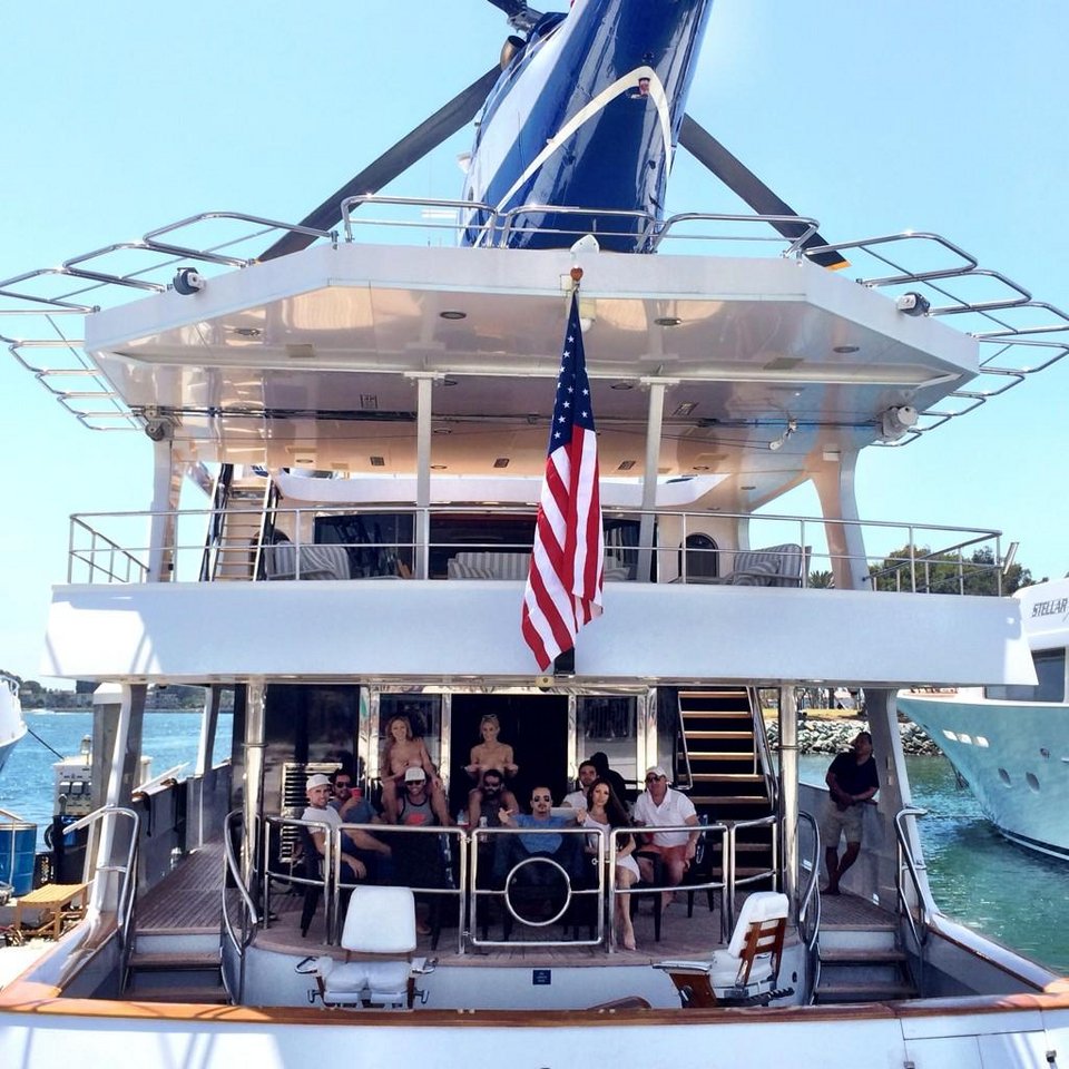 Ιρανός πολυεκατομμυριούχος διεκδικεί την πρώτη θέση στο instagram και ποστάρει όσα δεν φαντάζεστε [εικόνες] | iefimerida.gr 12