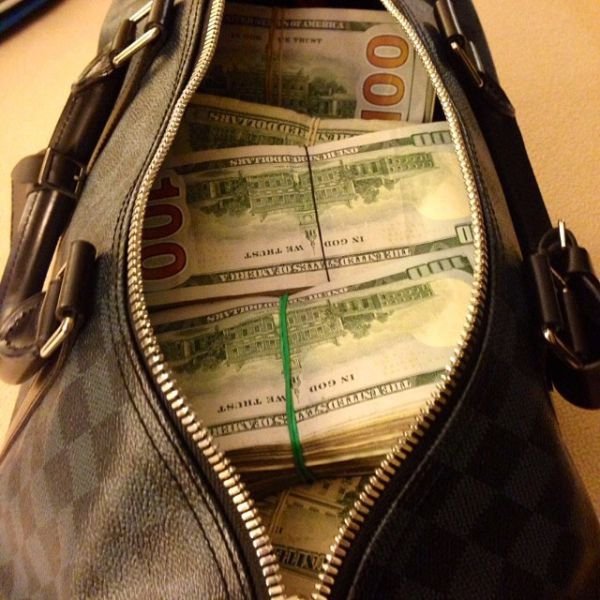 Ιρανός πολυεκατομμυριούχος διεκδικεί την πρώτη θέση στο instagram και ποστάρει όσα δεν φαντάζεστε [εικόνες] | iefimerida.gr 0