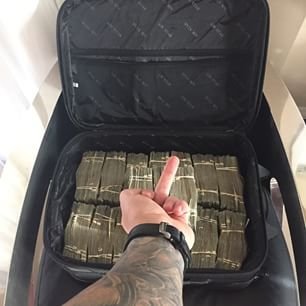 Ιρανός πολυεκατομμυριούχος διεκδικεί την πρώτη θέση στο instagram και ποστάρει όσα δεν φαντάζεστε [εικόνες] | iefimerida.gr 18