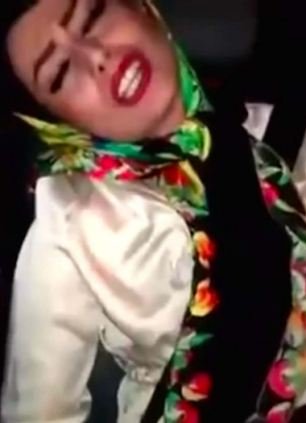 Ιράν: Δύο κορίτσια χορεύουν καραόκε ενώ οδηγούν και το αυτοκίνητο συντρίβεται [βίντεο & εικόνες] | iefimerida.gr 0