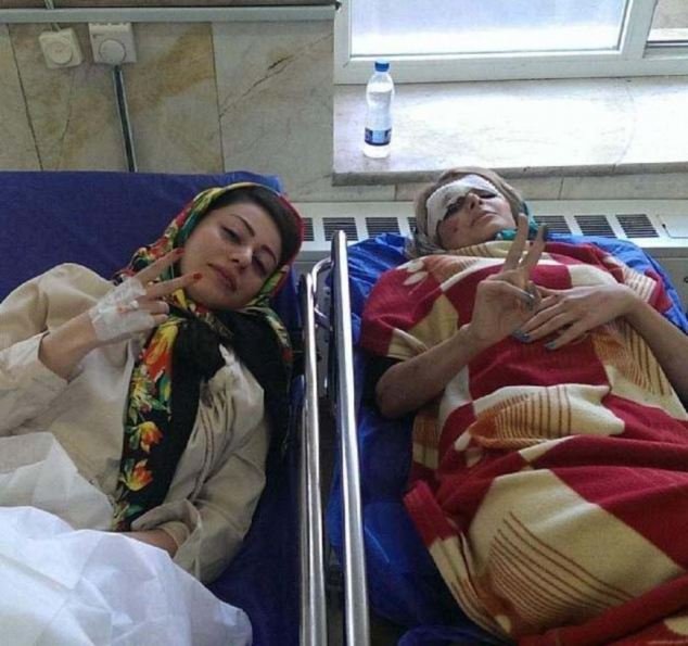 Ιράν: Δύο κορίτσια χορεύουν καραόκε ενώ οδηγούν και το αυτοκίνητο συντρίβεται [βίντεο & εικόνες] | iefimerida.gr 3