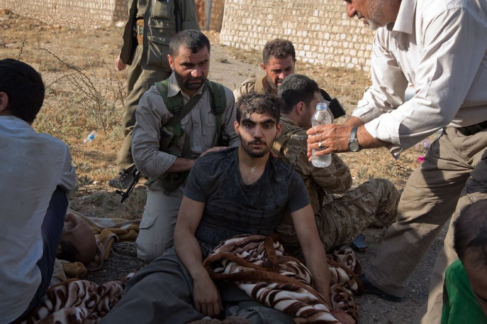 Απόγνωση και θλίψη: Οι φωτογραφίες του TIME από τη συντριβή ελικοπτέρου στο Ιράκ [εικόνες] | iefimerida.gr 4