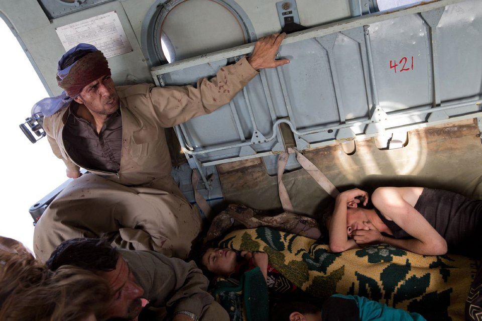 Απόγνωση και θλίψη: Οι φωτογραφίες του TIME από τη συντριβή ελικοπτέρου στο Ιράκ [εικόνες] | iefimerida.gr 7