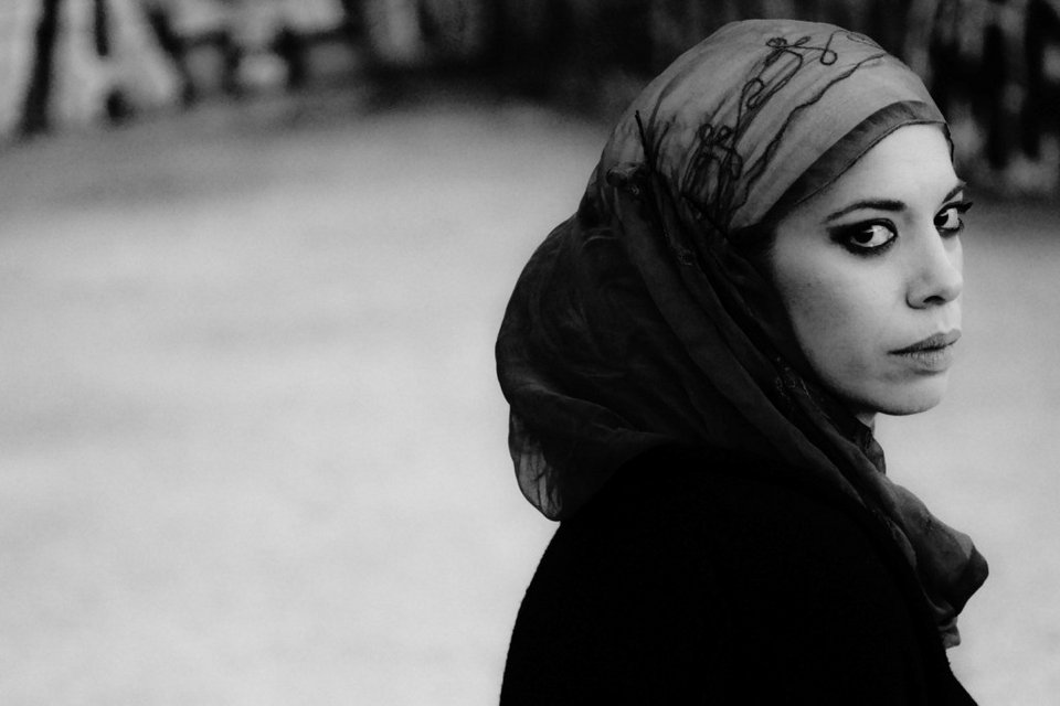 Παράσταση-γροθιά: Ιρακινές αφηγούνται τη ζωή τους στον πόλεμο [εικόνες]  | iefimerida.gr 2