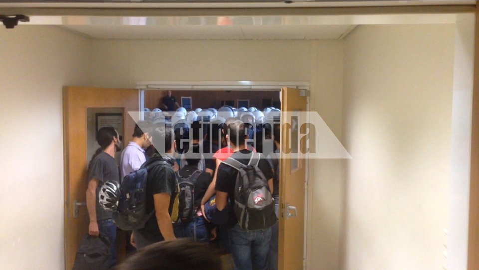 Στη φυλακή παραμένουν Ηριάννα και Περικλής -Επεισόδια στα δικαστήρια  | iefimerida.gr 0
