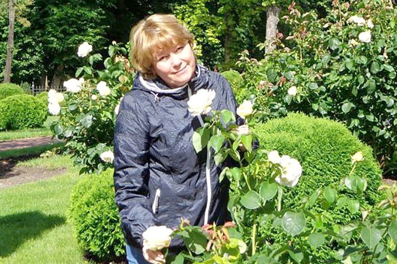 Μητέρα-ηρωίδα: Εκανε το σώμα της ασπίδα για να σώσει την κόρη της στο μετρό της Αγίας Πετρούπολης [εικόνες] | iefimerida.gr 0