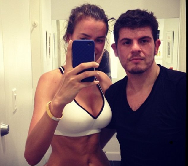 Το ιδρωμένο δώρο της Ιρίνα Σάικ στους θαυμαστές της [εικόνα]  | iefimerida.gr 0