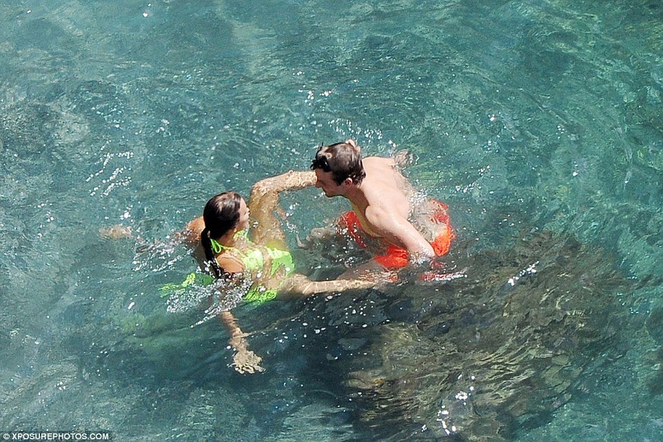 Ιρίνα Σάικ και Μπράντλεϊ Κούπερ σε νέες «περιπέτειες» - Το καυτό μπικίνι της Ρωσίδας καλλονής [εικόνες] | iefimerida.gr 3