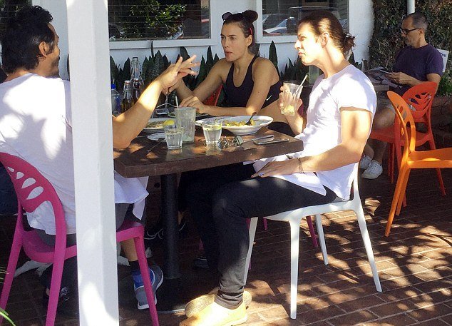 Η Ιρίνα Σάικ άβαφη και απεριποίητη μετά το γυμναστήριο - Μαγεύει η ομορφιά της [εικόνες] | iefimerida.gr 2