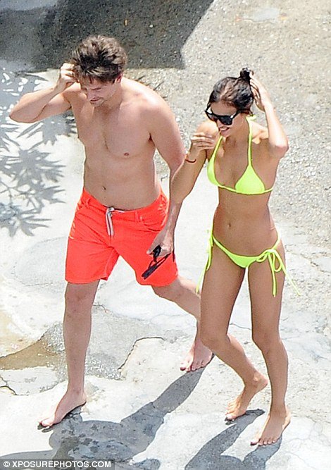 Ιρίνα Σάικ και Μπράντλεϊ Κούπερ σε νέες «περιπέτειες» - Το καυτό μπικίνι της Ρωσίδας καλλονής [εικόνες] | iefimerida.gr 5