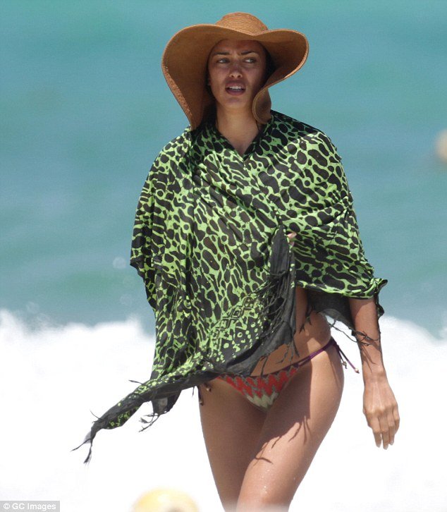 Η Ιρίνα Σάικ με τρία νούμερα μικρότερο μαγιό και χωρίς ρετούς [εικόνες] | iefimerida.gr 7