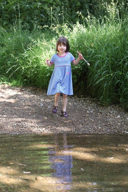 Τρίχρονη με αυτισμό που δεν μιλά, επικοινωνεί με τις ζωγραφιές της που πωλούνται 1.500 λίρες η μία [εικόνες] | iefimerida.gr 9