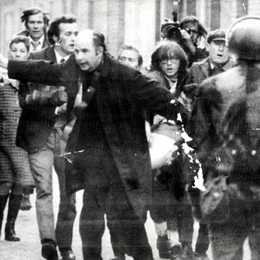 Απεβίωσε ο Ιρλανδός ιερέας-σύμβολο της «Ματωμένης Κυριακής» [εικόνα] | iefimerida.gr 0