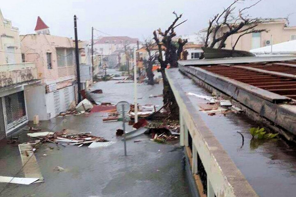 Φονικό πέρασμα του τυφώνα Ιρμα: 10 νεκροί -Εξαφάνισε 2 νησιά της Καραϊβικής | iefimerida.gr 1