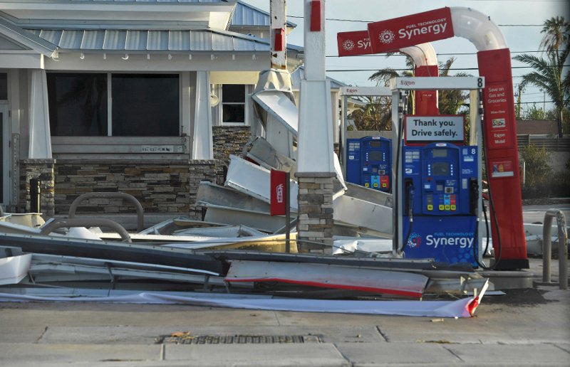 Οι κάτοικοι της Φλόριντα επιστρέφουν στο χάος- Σπίτια χωρίς τοίχους, δρόμοι γεμάτοι συντρίμμια [εικόνες] | iefimerida.gr 3