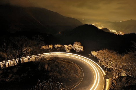 Ενας επιβλητικός δρόμος: Ανεβείτε στην «κατοικία των θεών» ακροβατώντας ανάμεσα σε 48 επικίνδυνες στροφές [εικόνες] | iefimerida.gr 0