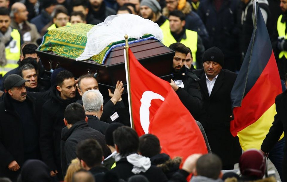 Η 23χρονη Τουρκάλα που με τον θάνατό της έγινε η ηρωίδα της Γερμανίας | iefimerida.gr 7