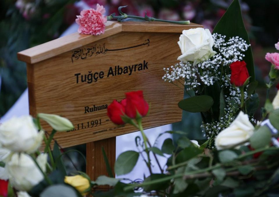 Η 23χρονη Τουρκάλα που με τον θάνατό της έγινε η ηρωίδα της Γερμανίας | iefimerida.gr 8