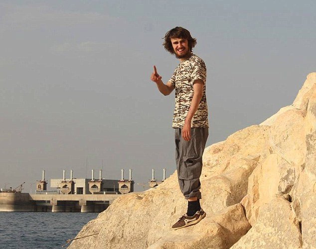 Τζιχάντι Τζακ: Αυτός είναι ο πρώτος Βρετανός που εντάχθηκε στους ISIS [εικόνες]  | iefimerida.gr 0