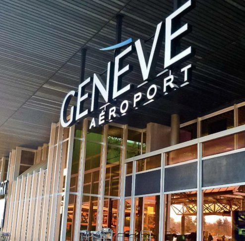 Συναγερμός σε πτήση της easyJet - Επιβάτης είδε γερμανικό κλειδί ξεχασμένο στο φτερό [εικόνες]  | iefimerida.gr 1