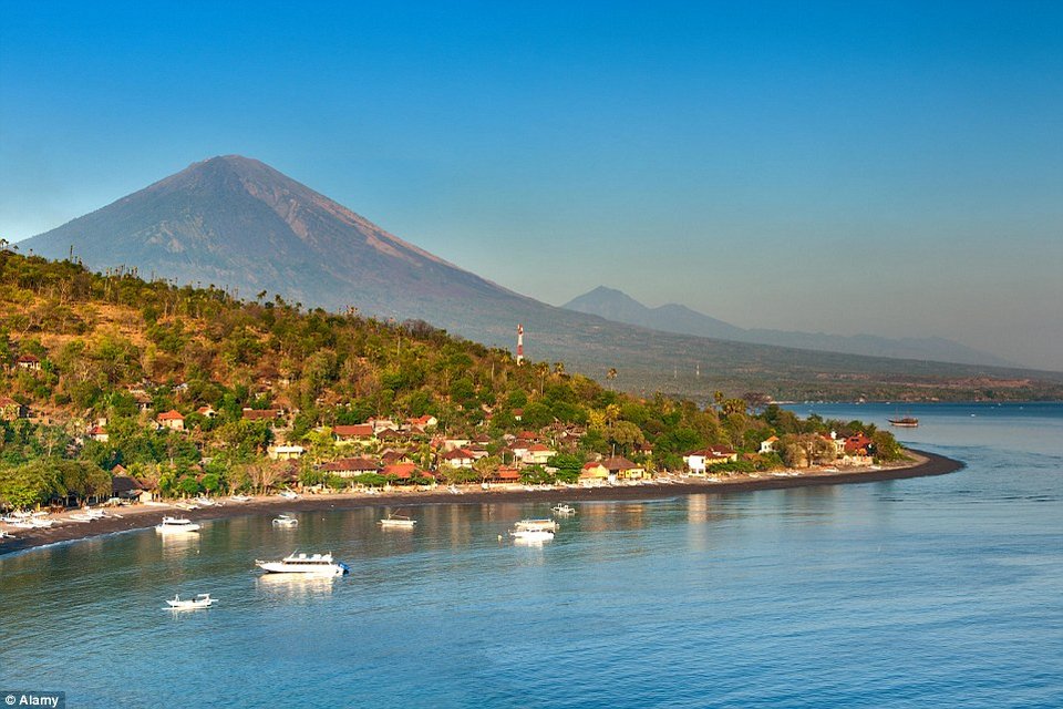 Η Σαντορίνη στη λίστα του Travel + Leisure με τα 10 καλύτερα νησιά στον κόσμο [εικόνες] | iefimerida.gr 1