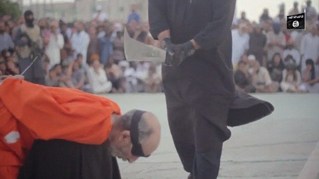 Σοκαριστικό βίντεο του ΙSIS -Αποκεφάλισαν 2 άντρες στην Τρίπολη της Λιβύης [εικόνες & βίντεο] | iefimerida.gr 2