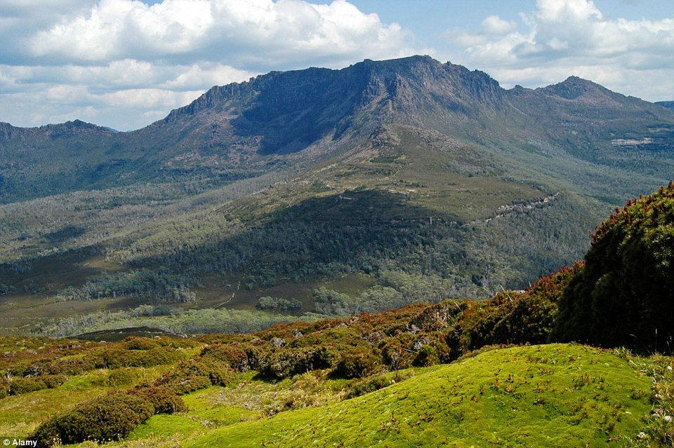 Η Σαντορίνη στη λίστα του Travel + Leisure με τα 10 καλύτερα νησιά στον κόσμο [εικόνες] | iefimerida.gr 3