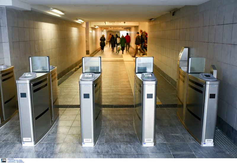 Νέα επίθεση σε σταθμό ΗΣΑΠ -Κατέστρεψαν ακυρωτικά μηχανήματα στο Νέο Φάληρο [εικόνες] | iefimerida.gr 0