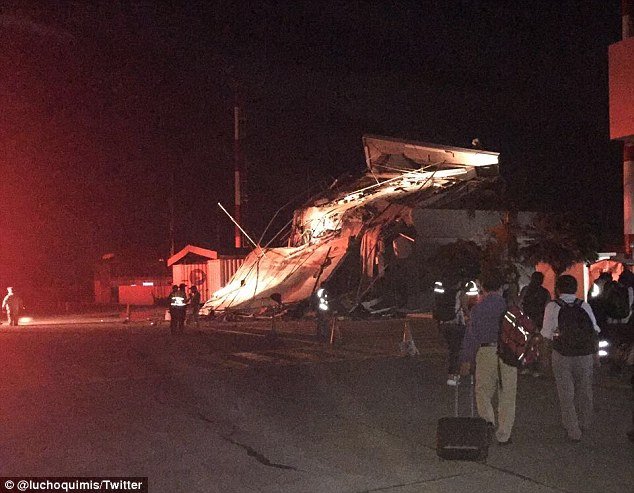 Τρομακτικός σεισμός 7,8 Ρίχτερ στον Ισημερινό -Δεκάδες νεκροί [εικόνες & βίντεο] | iefimerida.gr 4