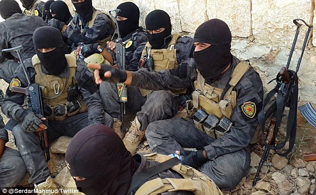 Εγκαταλελειμμένη η βίλα του ηγέτη του ISIS -Αδεια πισίνα, με λιγοστά ζώα ο ζωολογικός κήπος [εικόνες] | iefimerida.gr 3