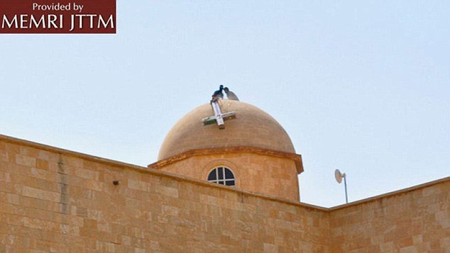 Οι τζιχαντιστές καταστρέφουν τις εκκλησίες -Γκρεμίζουν τους σταυρούς, καταστρέφουν γλυπτά της Παναγίας [εικόνες] | iefimerida.gr 3