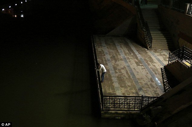 Τα λαϊκά δικαστήρια του ISIS για τους ομοφυλόφιλους - Μάρτυρας εκτέλεσης περιγράφει και προκαλεί φρίκη [εικόνες] | iefimerida.gr 4