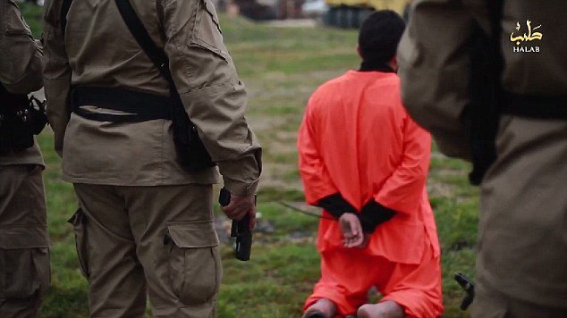 Νέο σοκαριστικό ντοκουμέντο από την ISIS: Εκτελούν εξ επαφής έναν «κατάσκοπο» [εικόνες & βίντεο] | iefimerida.gr 4