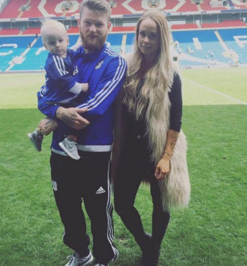 «Φωτιά» η σύζυγος του αρχηγού της Ισλανδίας στο EURO [εικόνες] | iefimerida.gr 8