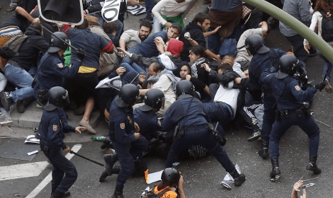 Επεισόδια, άγριο ξύλο και πλαστικές σφαίρες σε διαδήλωση στη Μαδρίτη [βίντεο&εικόνες] | iefimerida.gr 3