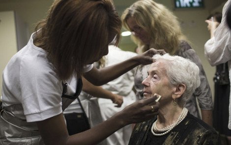 Οι Ισραηλινοί εξέλεξαν σε καλλιστεία την ομορφότερη επιζήσασα του Ολοκαυτώματος [εικόνες] | iefimerida.gr 0