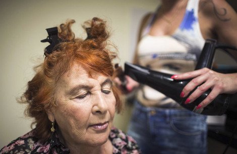 Οι Ισραηλινοί εξέλεξαν σε καλλιστεία την ομορφότερη επιζήσασα του Ολοκαυτώματος [εικόνες] | iefimerida.gr 1